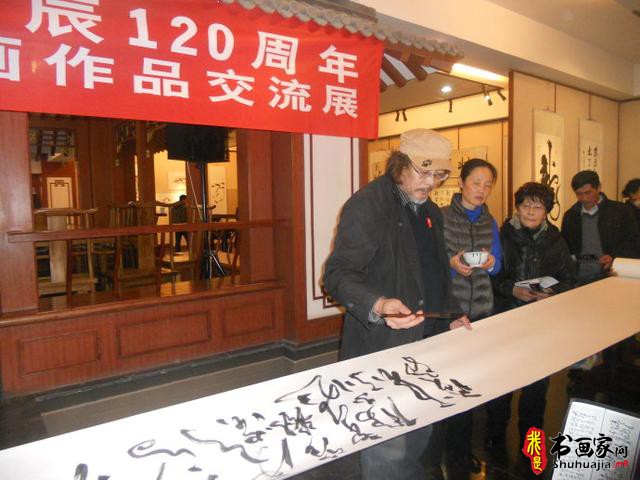 “悬纸飞字”的书法形式，“字功”以外的真功夫！-4.jpg