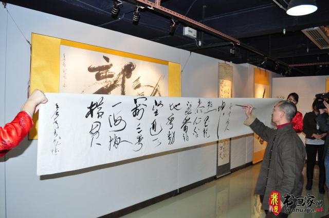 “悬纸飞字”的书法形式，“字功”以外的真功夫！-11.jpg