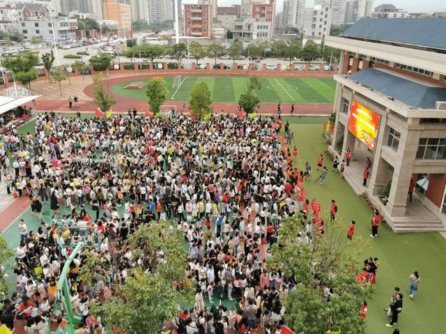 震撼！福清千人书画大赛上演......-6.jpg