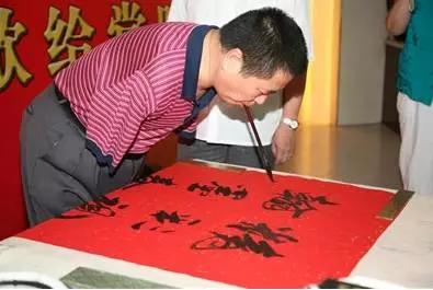 看了这些无手的“十大残疾人书法”，你还有什么理由写不好字？-20.jpg