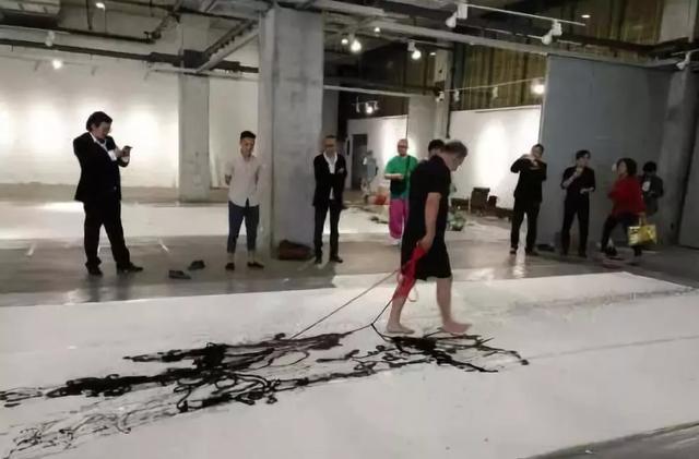 这些“书法大师”用丑态写出来的字，让人惊讶！也是艺术？-14.jpg