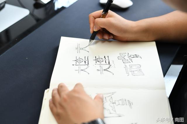 将各地文化符号融入设计，作品像字又像画，设计师创意字体走红-9.jpg