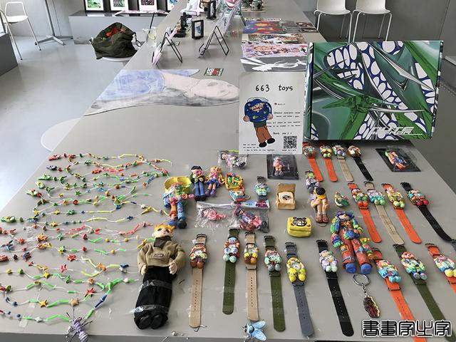 是艺术节，也像创意市集……萌萌的手作玩偶、夸张的创意插画，来“明天艺术节”都能淘到-5.jpg