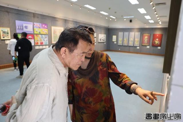 600多幅青岛籍插画家大作等你欣赏！“2021七彩有相?插画青岛”艺术设计展开幕-4.jpg