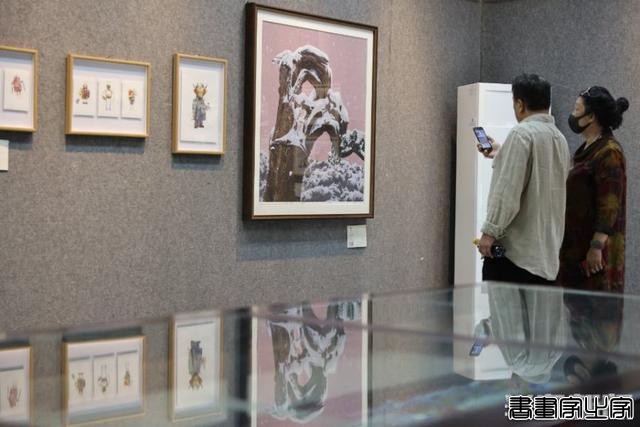 600多幅青岛籍插画家大作等你欣赏！“2021七彩有相?插画青岛”艺术设计展开幕-6.jpg