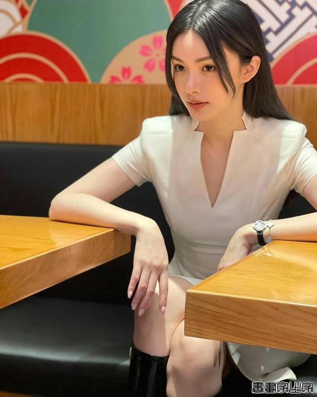 「壁纸插画分享」清月如勾，云纱轻笼烟树-7.jpg