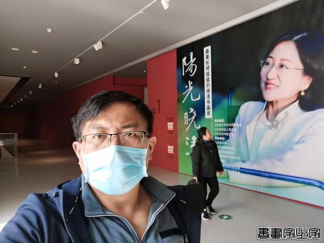 阳光来了！“最美轮椅姐姐”刘晓清书画展在济展出，感受黑白魅力-1.jpg