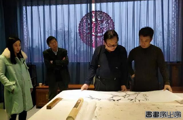 92年东北老人标价卖古画，专家：最多1万！3年后拍卖会1800万出手-7.jpg