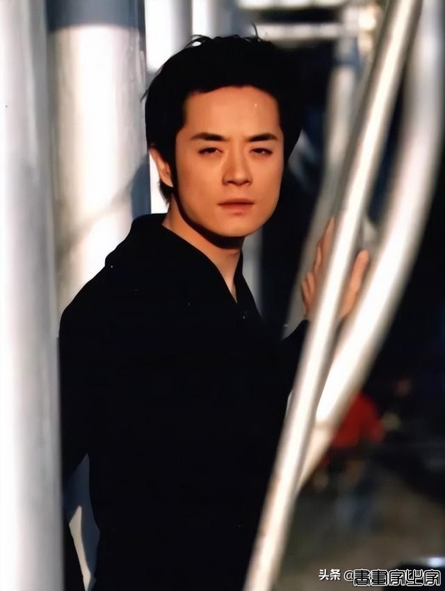 歌人人会唱，却查无此人？这20位90年代内地男歌手，2人例外-35.jpg