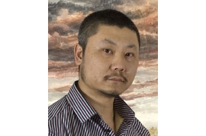 梁震龙
